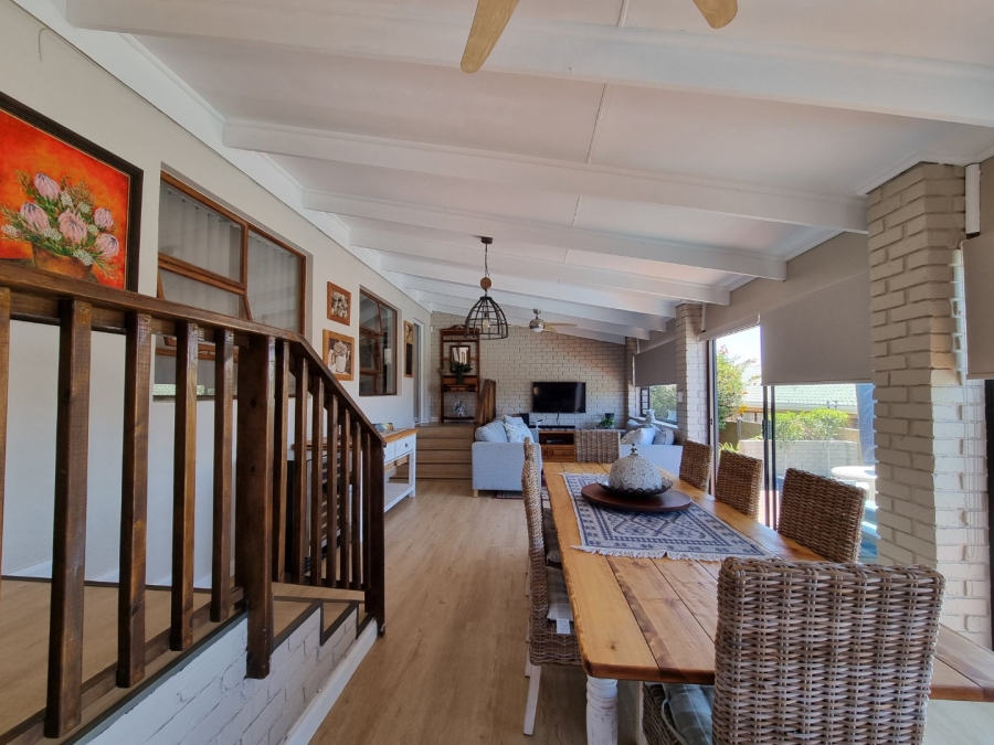 4 Bedroom Property for Sale in Wavecrest Eastern Cape